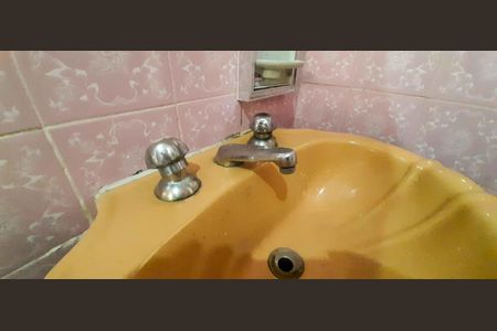 Casa à venda com 100m², 3 quartos e 2 vagasCasa 1 - Banheiro Social