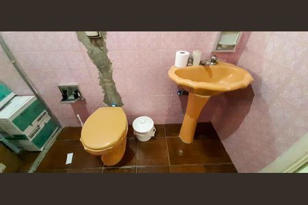 Casa à venda com 100m², 3 quartos e 2 vagasCasa 1 - Banheiro Social