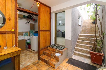 Casa à venda com 210m², 3 quartos e 2 vagasEscada de acesso