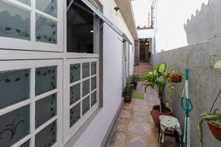 Casa à venda com 210m², 3 quartos e 2 vagasCorredor externo