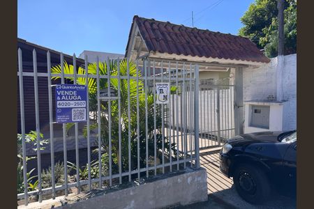 Casa para alugar com 140m², 3 quartos e 2 vagasFachada e Placa