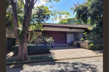 Casa à venda com 598m², 4 quartos e 8 vagasFoto 02