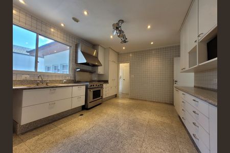 Casa à venda com 598m², 4 quartos e 8 vagasFoto 36