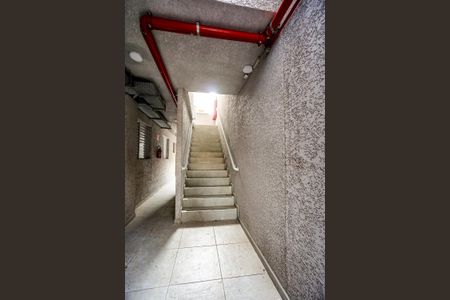 Apartamento à venda com 37m², 2 quartos e sem vaga Apartamento à venda com 37m², 2 quartos e sem vagaEscada