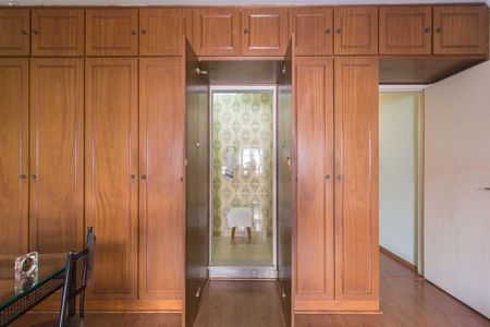 Casa à venda com 223m², 4 quartos e 1 vagaDetalhe - Suíte 