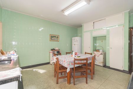 Casa à venda com 223m², 4 quartos e 1 vagaCozinha