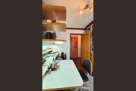 Apartamento à venda com 230m², 4 quartos e 5 vagasQuarto - Escritório