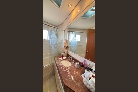 Apartamento à venda com 230m², 4 quartos e 5 vagasBanheiro da Suíte 1