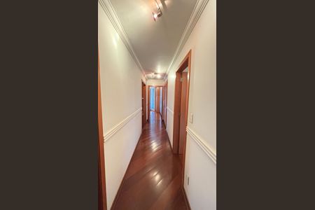 Apartamento à venda com 230m², 4 quartos e 5 vagasCorredor