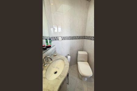 Apartamento à venda com 230m², 4 quartos e 5 vagasBanheiro da Suíte 2