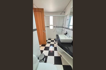 Apartamento à venda com 230m², 4 quartos e 5 vagasBanheiro da Suíte 3