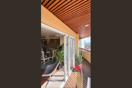 Apartamento à venda com 230m², 4 quartos e 5 vagasVaranda Sala