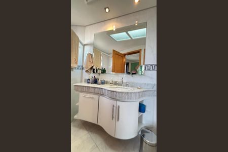 Apartamento à venda com 230m², 4 quartos e 5 vagasBanheiro da Suíte 2