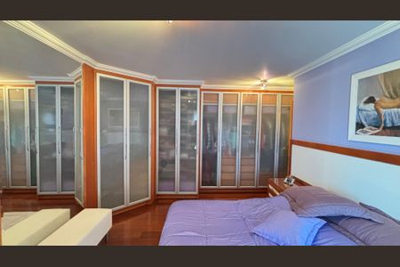 Apartamento à venda com 230m², 4 quartos e 5 vagasSuite 1