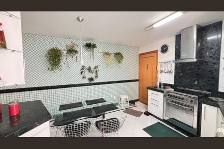 Apartamento à venda com 230m², 4 quartos e 5 vagasCozinha