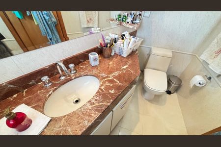 Apartamento à venda com 230m², 4 quartos e 5 vagasBanheiro da Suíte 1