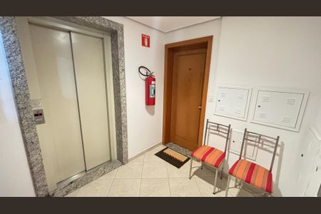 Apartamento à venda com 230m², 4 quartos e 5 vagasHall de Serviço