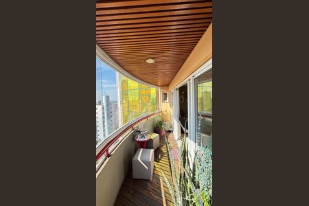 Apartamento à venda com 230m², 4 quartos e 5 vagasVaranda Sala