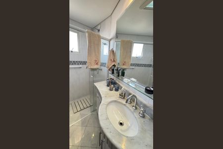 Apartamento à venda com 230m², 4 quartos e 5 vagasBanheiro da Suíte 2