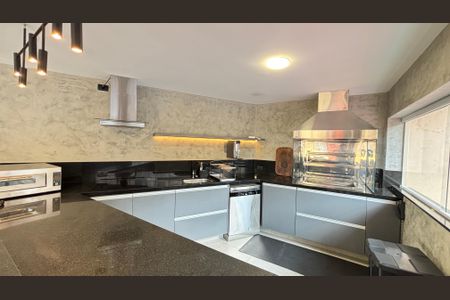 Apartamento à venda com 230m², 4 quartos e 5 vagasChurrasqueira