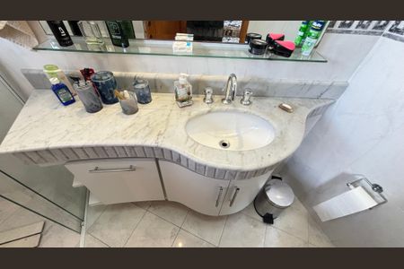 Apartamento à venda com 230m², 4 quartos e 5 vagasBanheiro da Suíte 2