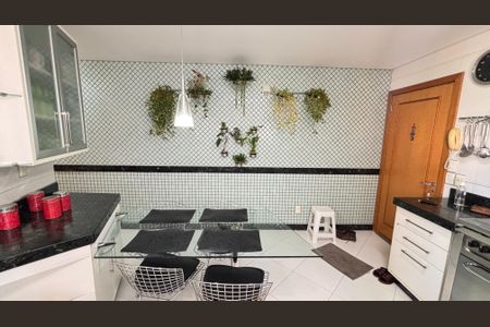 Apartamento à venda com 230m², 4 quartos e 5 vagasCozinha