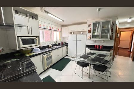 Apartamento à venda com 230m², 4 quartos e 5 vagasCozinha