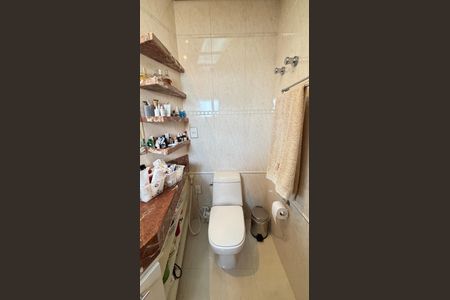 Apartamento à venda com 230m², 4 quartos e 5 vagasBanheiro da Suíte 1