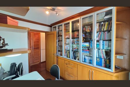 Apartamento à venda com 230m², 4 quartos e 5 vagasQuarto - Escritório