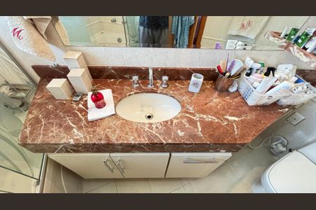 Apartamento à venda com 230m², 4 quartos e 5 vagasBanheiro da Suíte 1