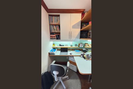 Apartamento à venda com 230m², 4 quartos e 5 vagasQuarto - Escritório