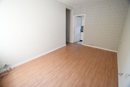 Sala de apartamento à venda com 3 quartos, 80m² em Vila Iza, Campinas