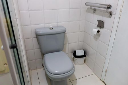 Apartamento à venda com 74m², 2 quartos e 1 vaga Apartamento à venda com 74m², 2 quartos e 1 vagaBanheiro