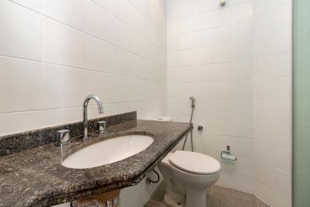 Apartamento à venda com 80m², 3 quartos e 2 vagasBanheiro da Suíte