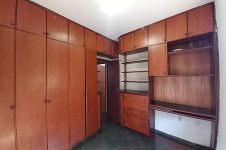 Casa à venda com 210m², 4 quartos e 3 vagas Casa à venda com 210m², 4 quartos e 3 vagasQuarto 2