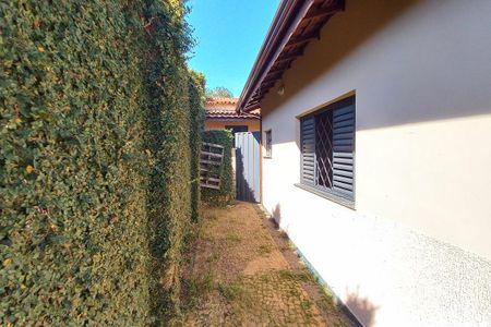 Casa à venda com 210m², 4 quartos e 3 vagas Casa à venda com 210m², 4 quartos e 3 vagasCorredor