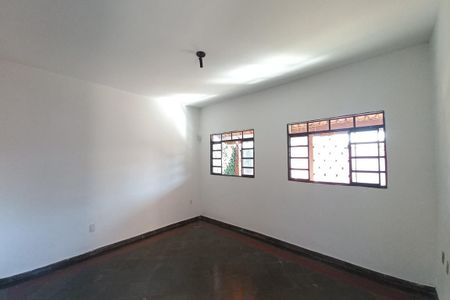 Casa à venda com 210m², 4 quartos e 3 vagas Casa à venda com 210m², 4 quartos e 3 vagasSala de Jantar