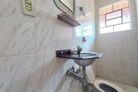 Casa à venda com 210m², 4 quartos e 3 vagas Casa à venda com 210m², 4 quartos e 3 vagasCasa 2 - Banheiro