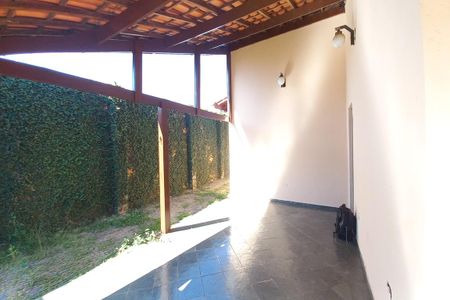 Casa à venda com 210m², 4 quartos e 3 vagas Casa à venda com 210m², 4 quartos e 3 vagasGaragem