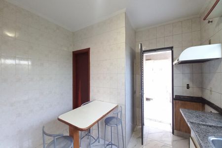 Casa à venda com 210m², 4 quartos e 3 vagas Casa à venda com 210m², 4 quartos e 3 vagasCozinha