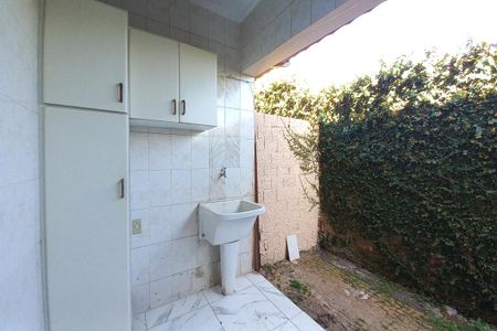 Casa à venda com 210m², 4 quartos e 3 vagas Casa à venda com 210m², 4 quartos e 3 vagasÁrea de Serviço