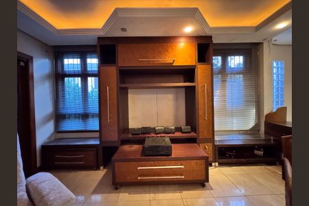 Casa à venda com 460m², 4 quartos e 5 vagasSala