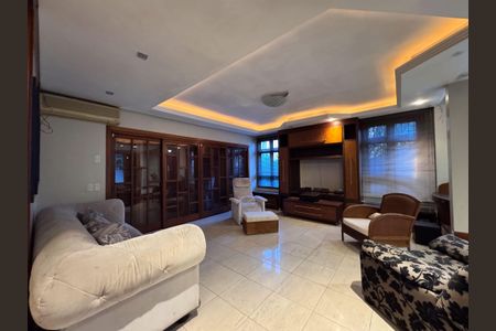 Casa à venda com 460m², 4 quartos e 5 vagasSala