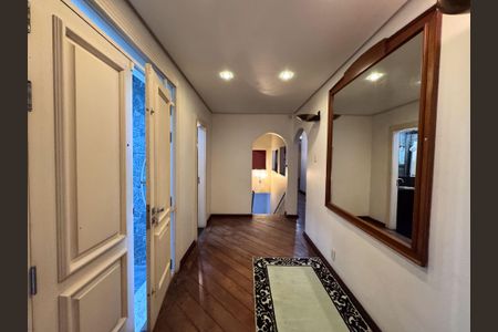 Casa à venda com 460m², 4 quartos e 5 vagasCorredor