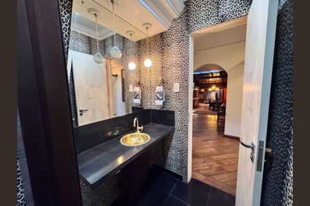 Casa à venda com 460m², 4 quartos e 5 vagasBanheiro 2