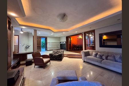 Casa à venda com 460m², 4 quartos e 5 vagasSala