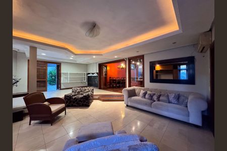 Casa à venda com 460m², 4 quartos e 5 vagasSala