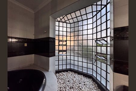 Casa à venda com 460m², 4 quartos e 5 vagasBanheiro do Quarto 2