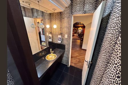 Casa à venda com 460m², 4 quartos e 5 vagasBanheiro 2