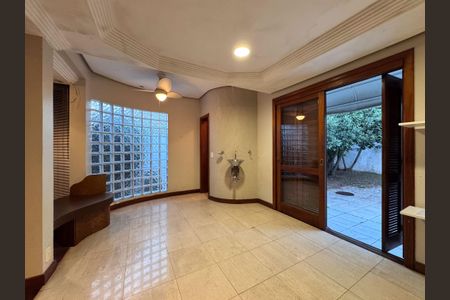 Casa à venda com 460m², 4 quartos e 5 vagasSala